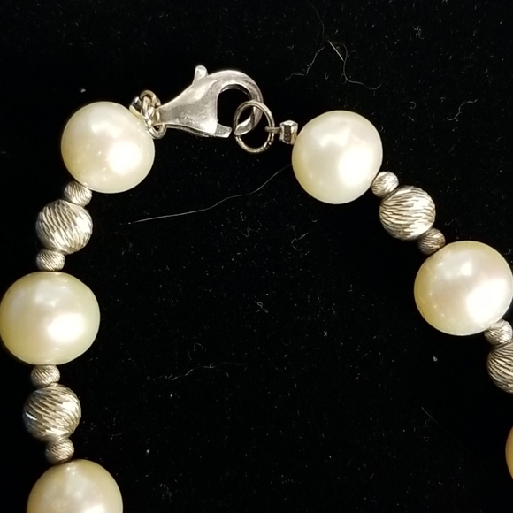 White Pearl Bracelet - Picture 2 of 2